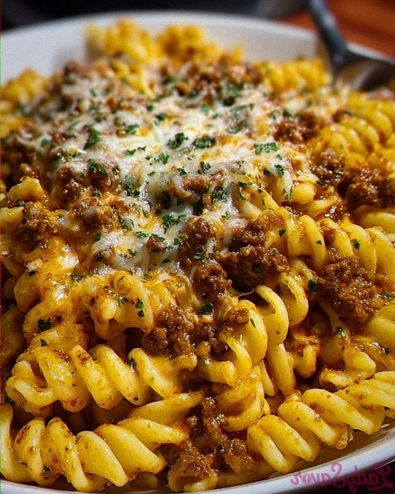 Garlic Twisted Pasta with Cajun Ground Beef and Alfredo Velveeta